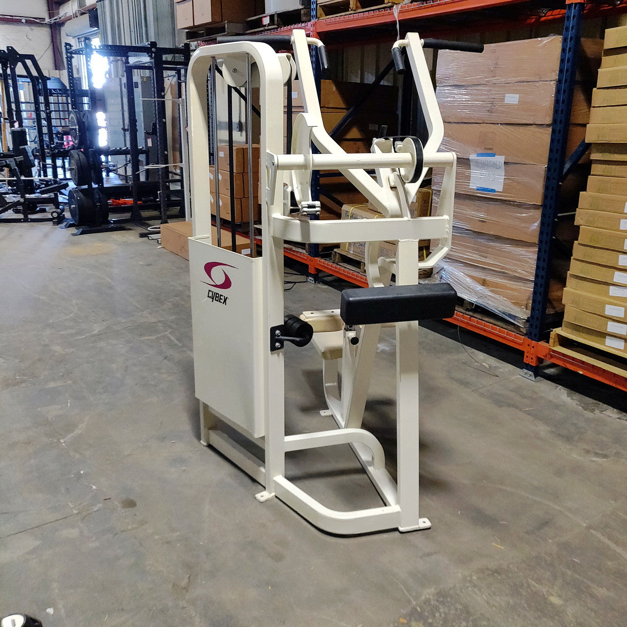 Cybex VR2 Lat Pulldown