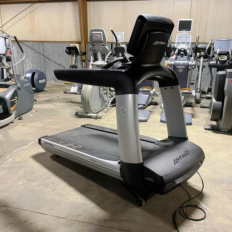 Life Fitness 95T Treadmill with Smartscreen
