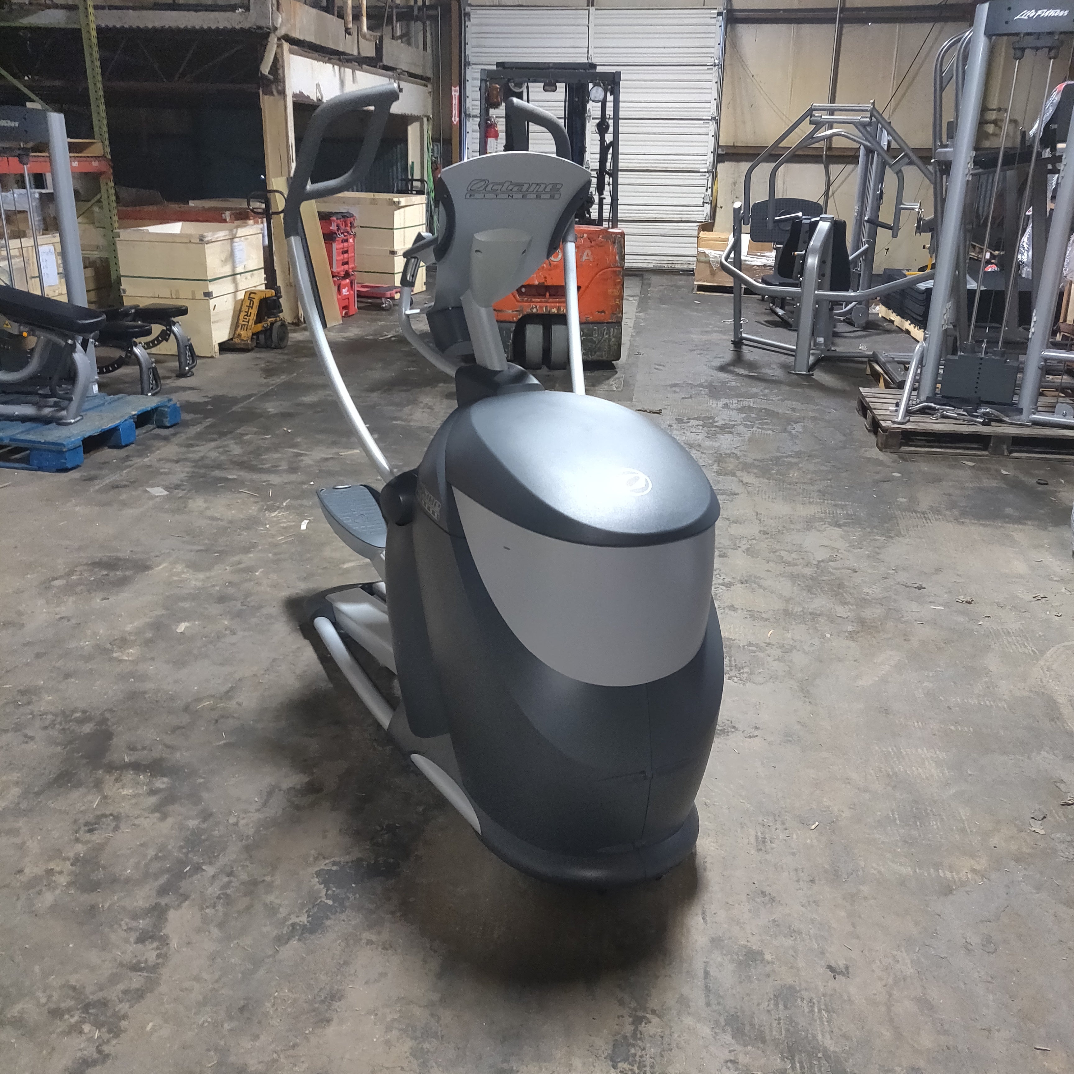 Octane Elliptical Pro 3700C