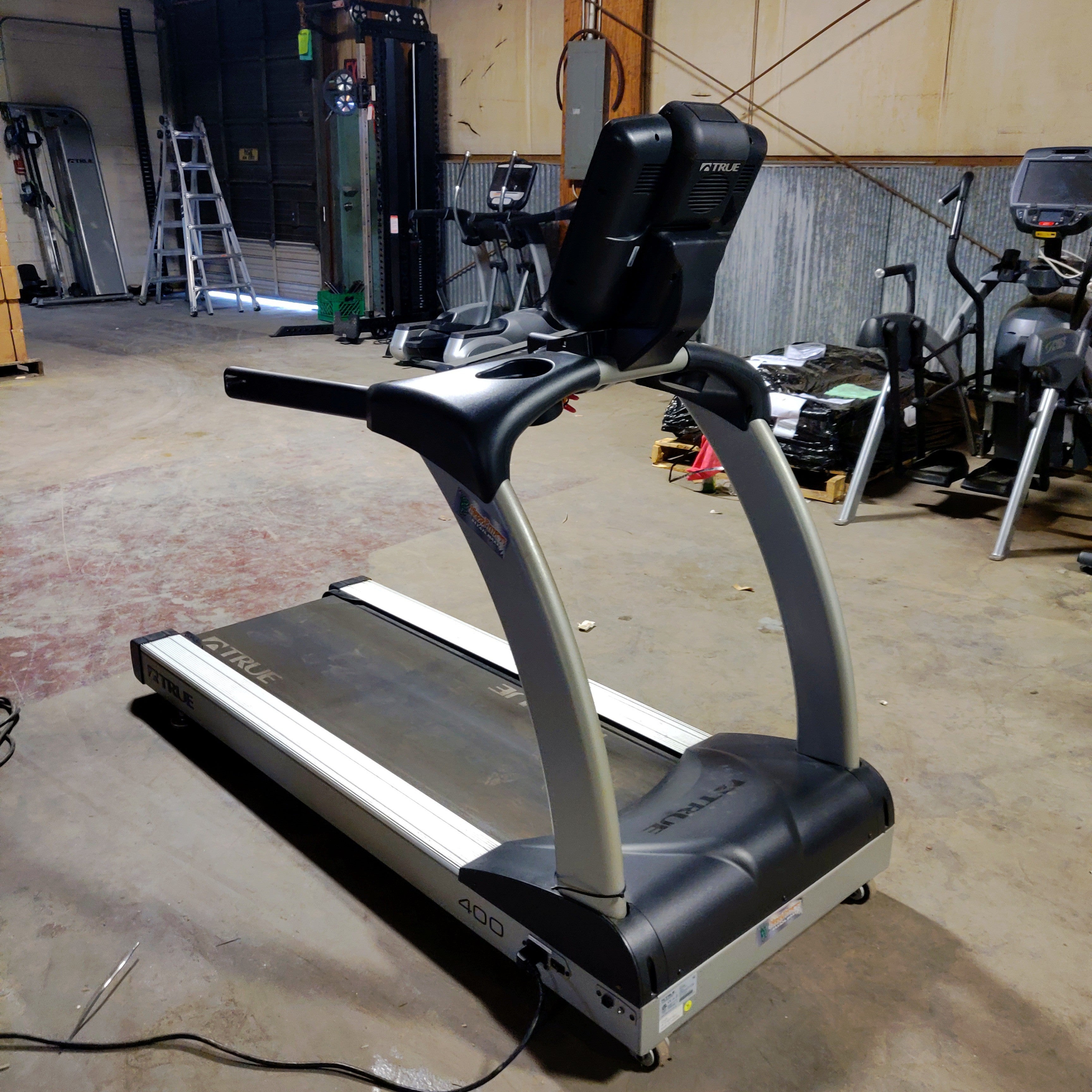 True Treadmill 400 Model with Interactive Digital Display