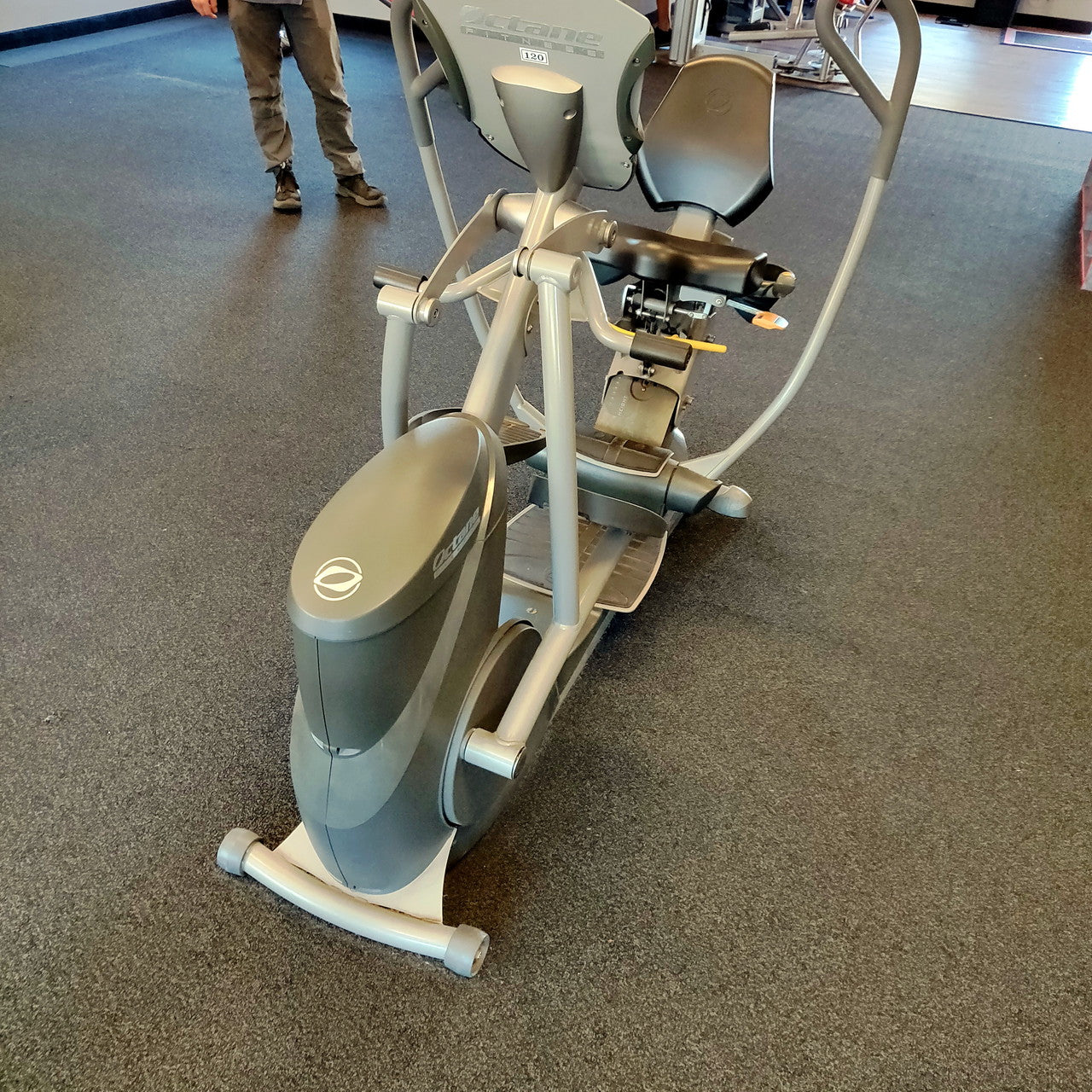 Octane Fitness XR6000 Seated Elliptical