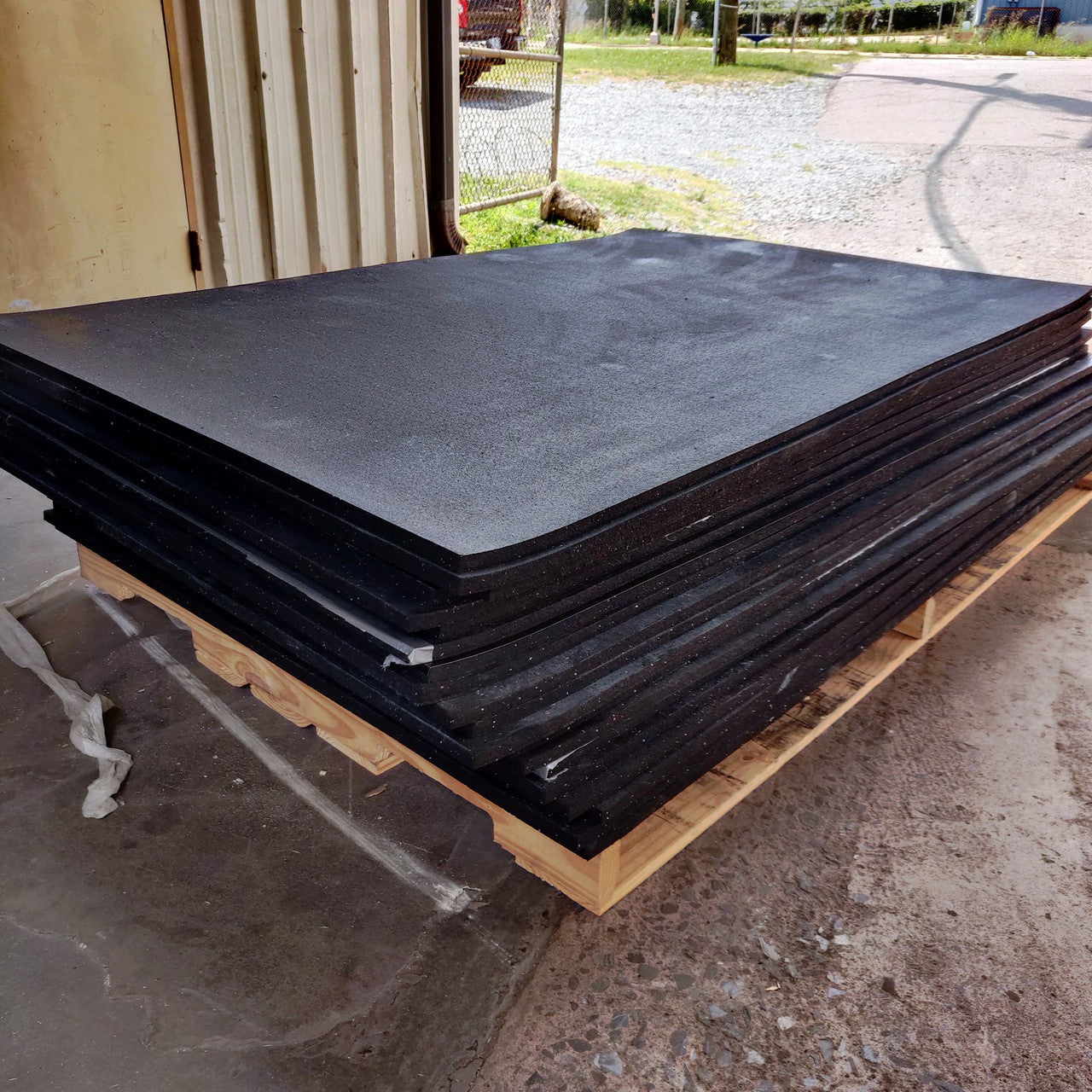 Used Hammer Clad 3/4" Premium Rubber Gym Flooring Mats and Rubber Mats 4' x 6' Confetti Fleck