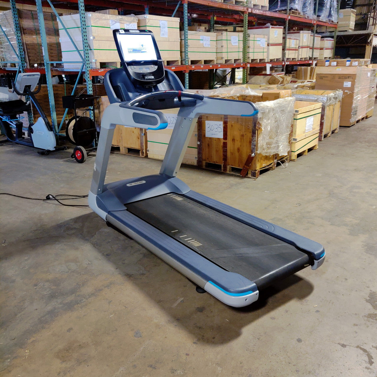 Precor TRM 885 Treadmill w/P82 Console