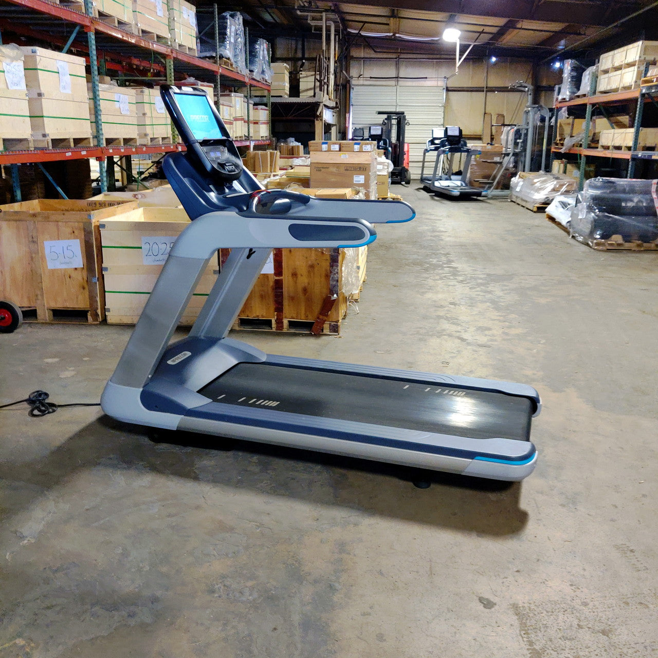 Precor TRM 885 Treadmill w/P82 Console