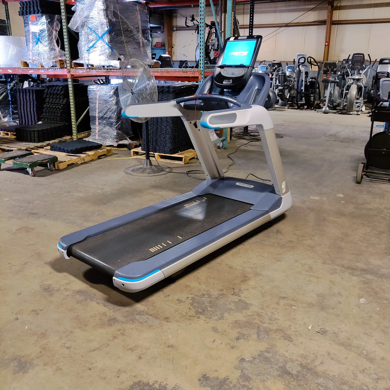 Precor TRM 885 Treadmill w/P82 Console