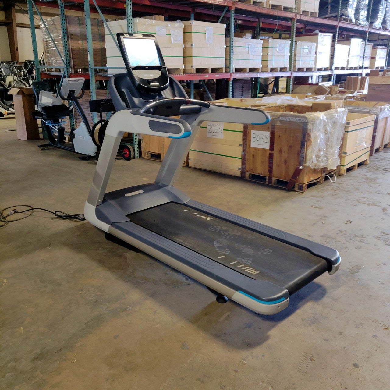 Precor TRM 885 Treadmill w/P82 Console