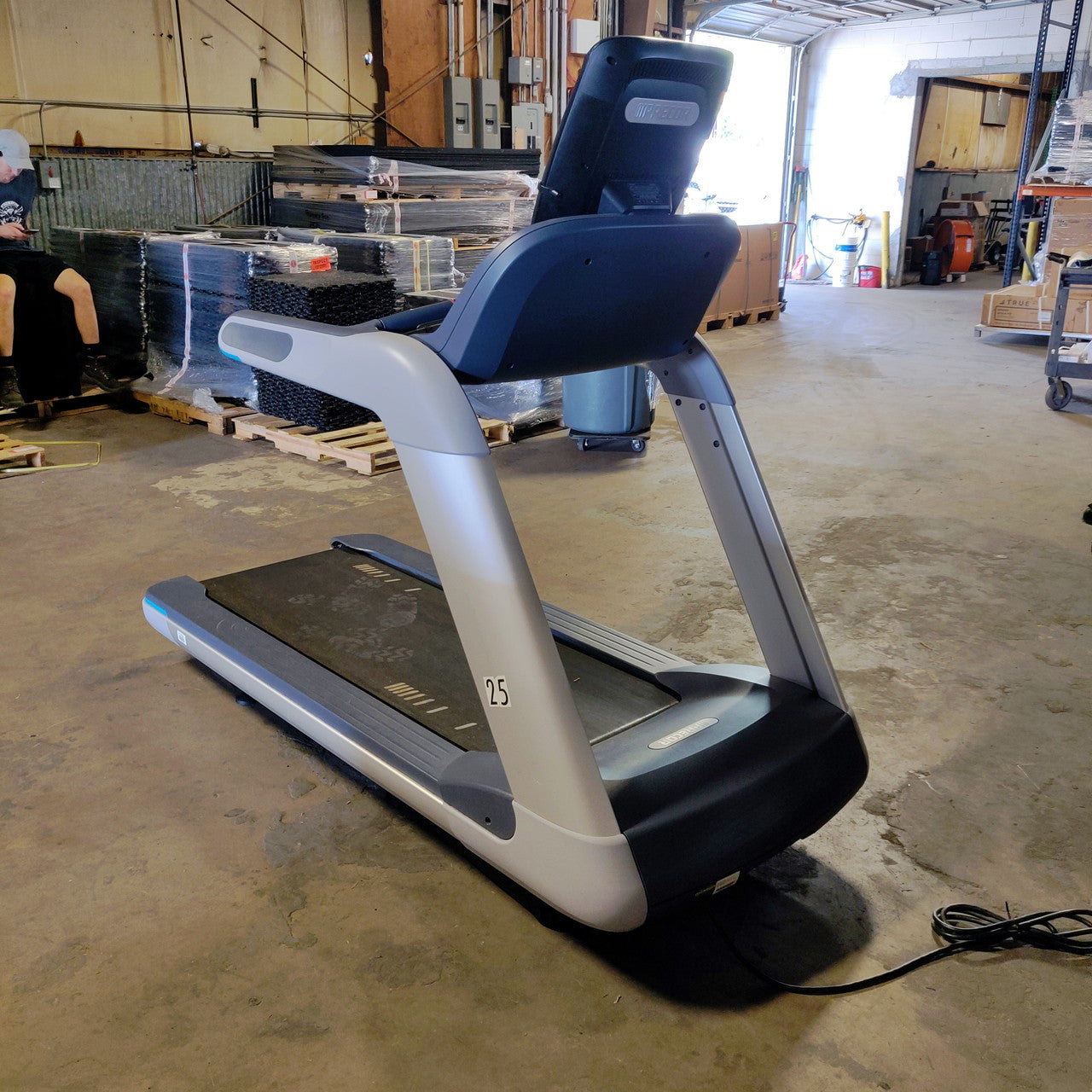 Precor TRM 885 Treadmill w/P82 Console