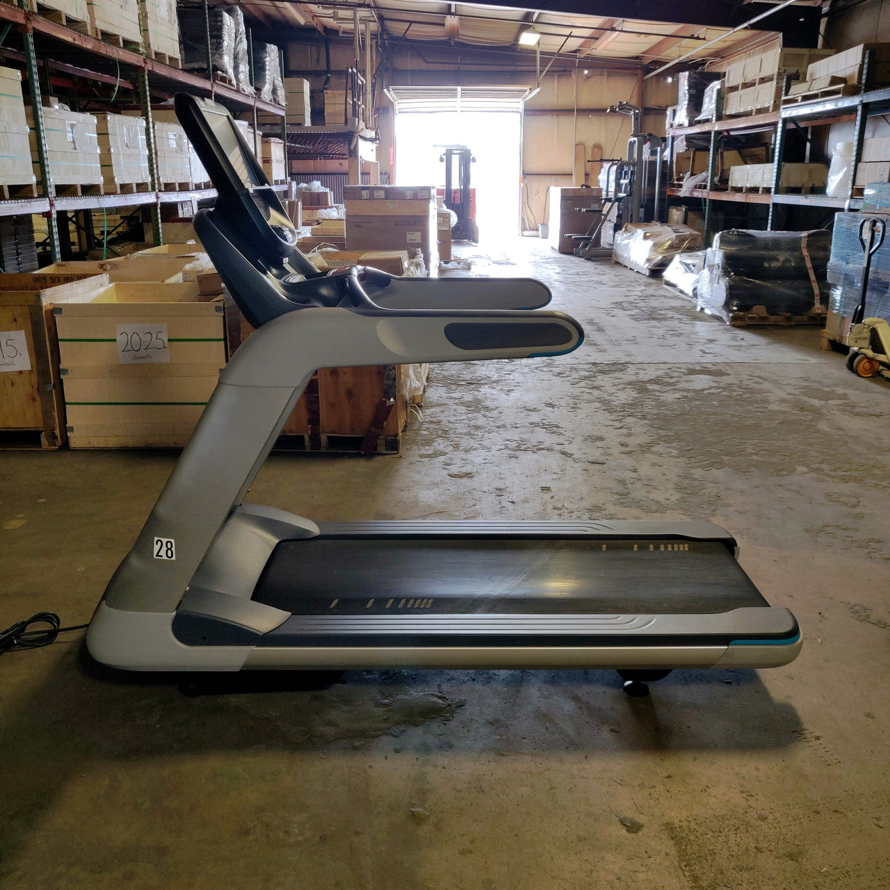 Precor TRM 885 Treadmill w/P82 Console