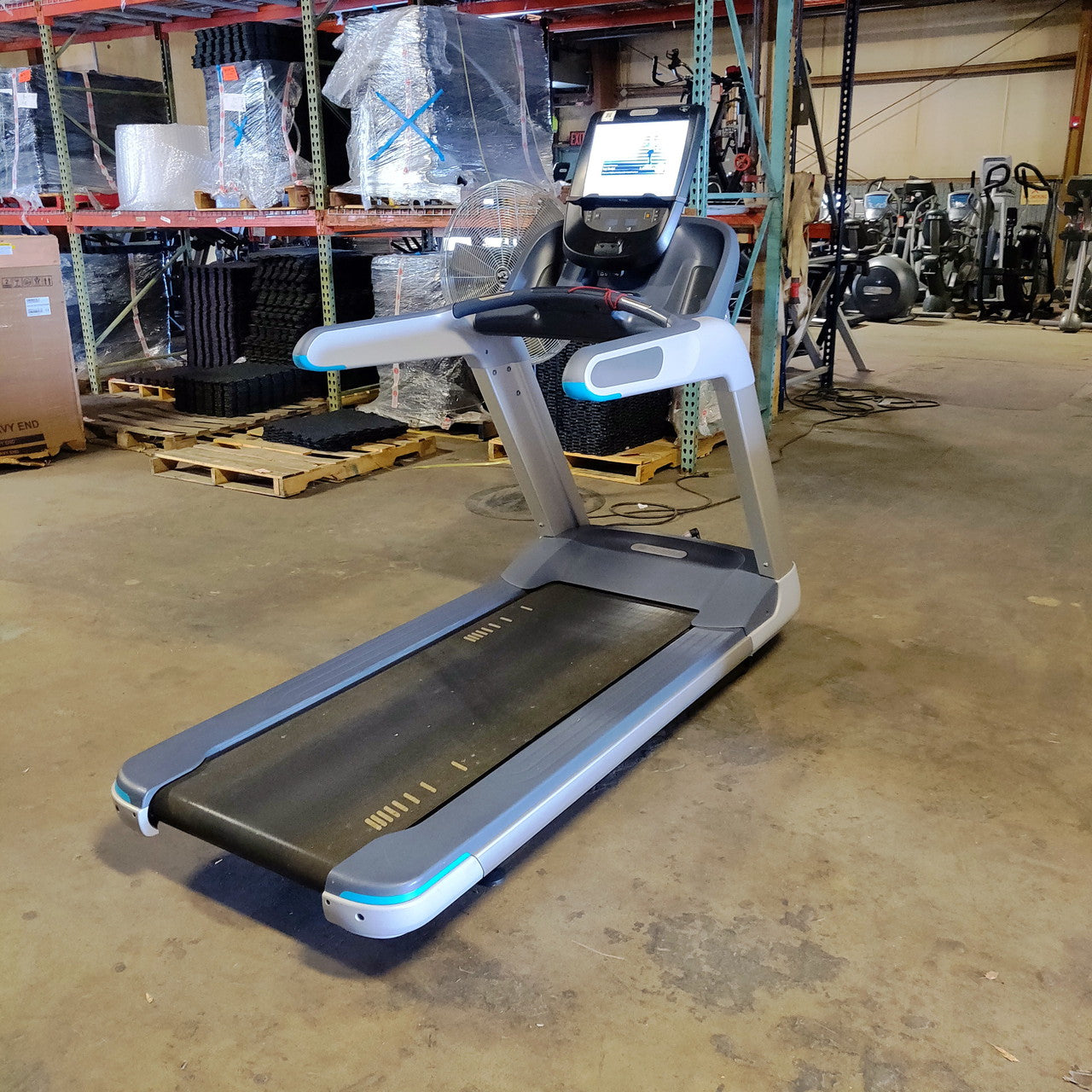 Precor TRM 885 Treadmill w/P82 Console