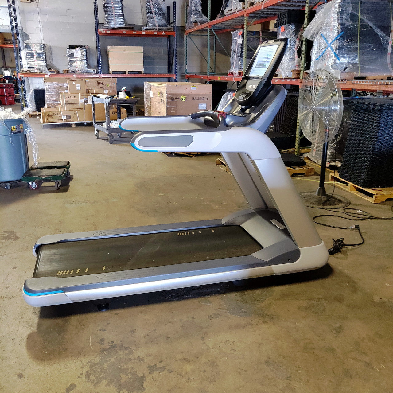 Precor TRM 885 Treadmill w/P82 Console