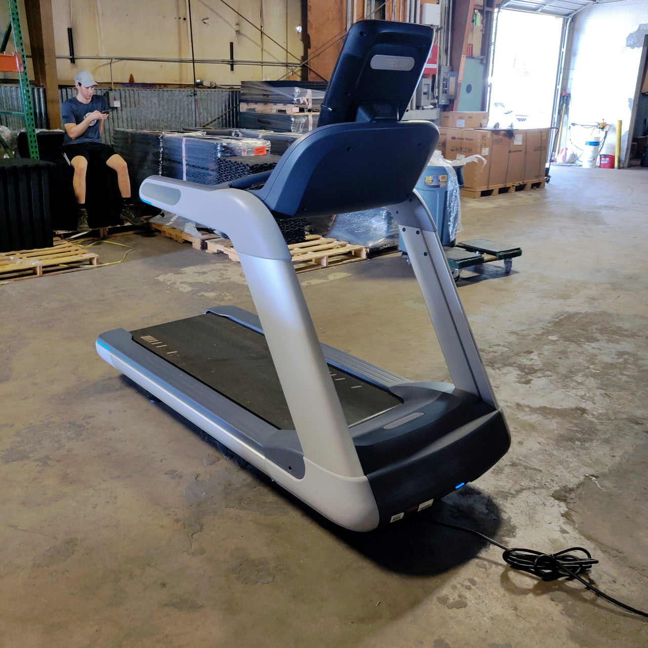 Precor TRM 885 Treadmill w/P82 Console