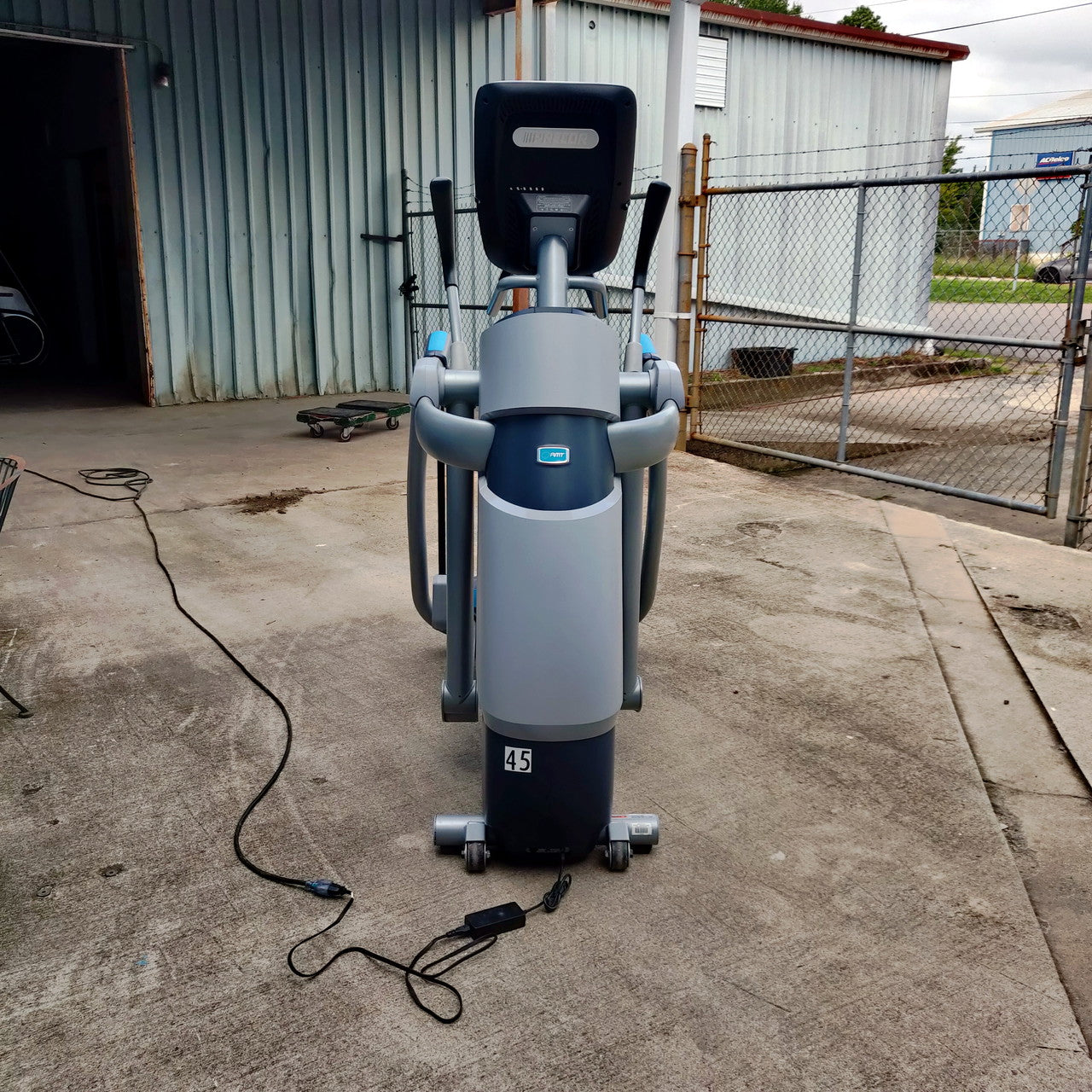 Precor AMT 885 with Open Stride w/P82 Console