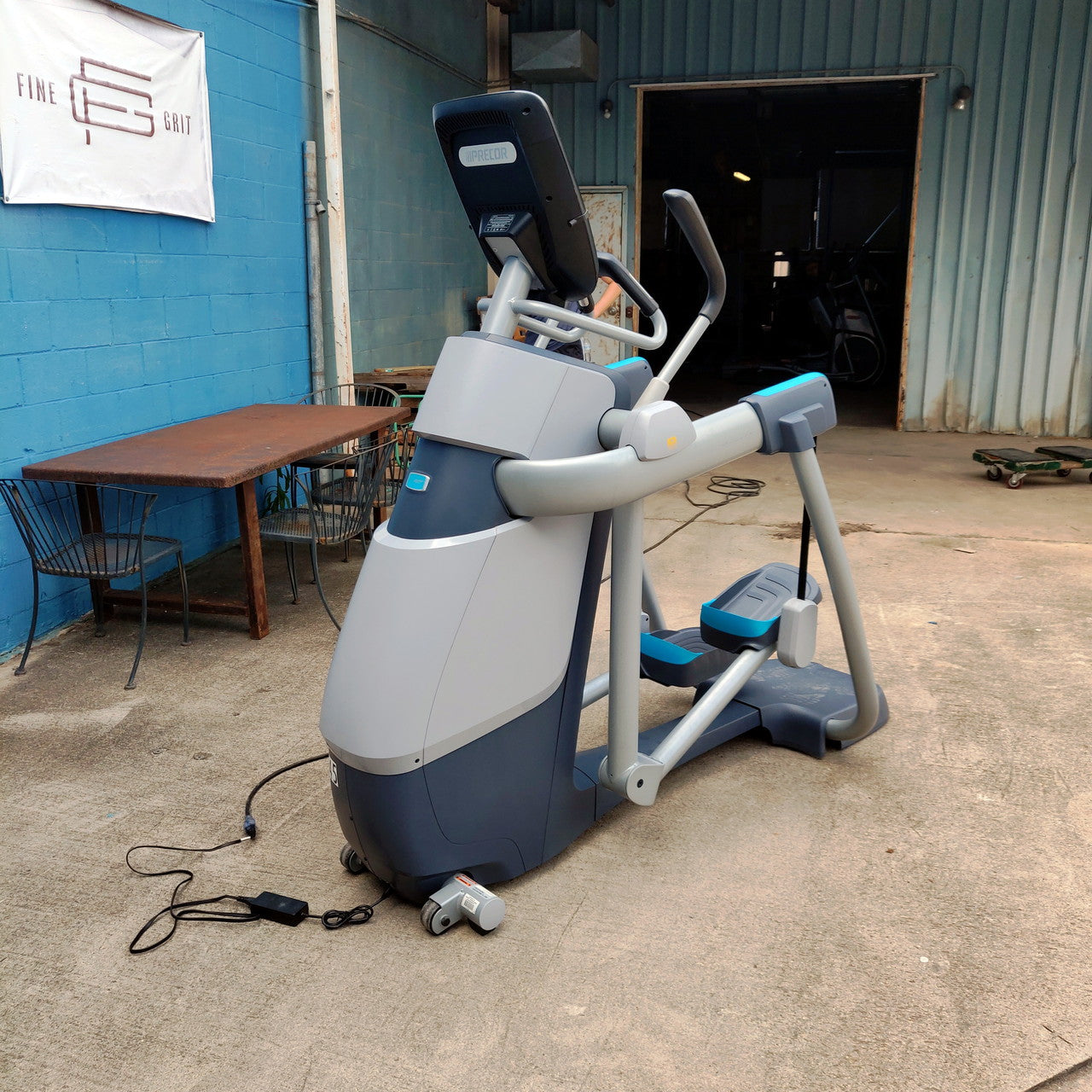 Precor AMT 885 with Open Stride w/P82 Console