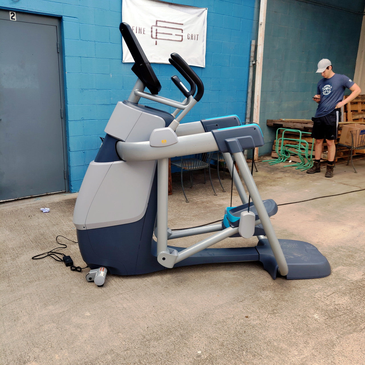Precor AMT 885 with Open Stride w/P82 Console