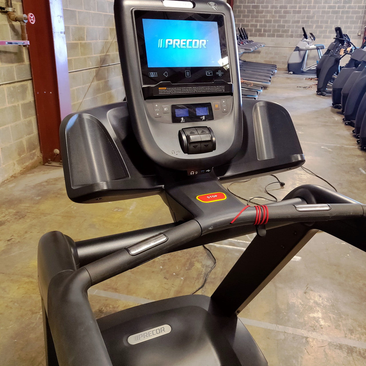 Precor TRM 865 V2 Treadmill w/p62 Console