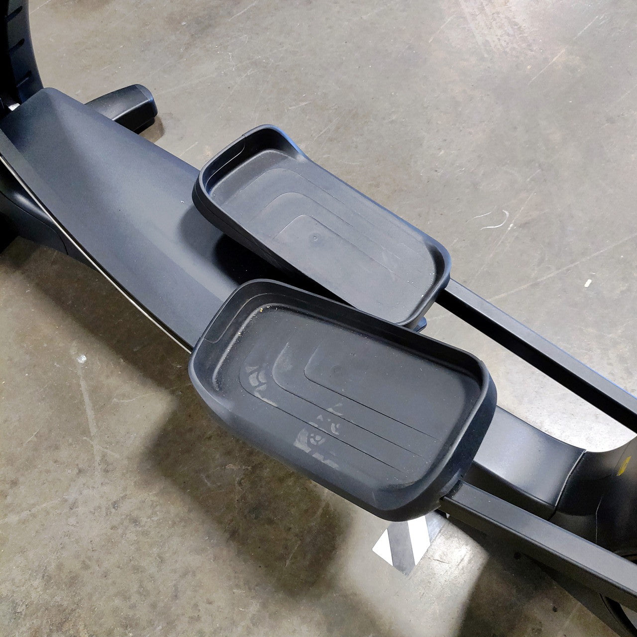 Precor EFX 833 Elliptical w/Converging Crossramp + p31