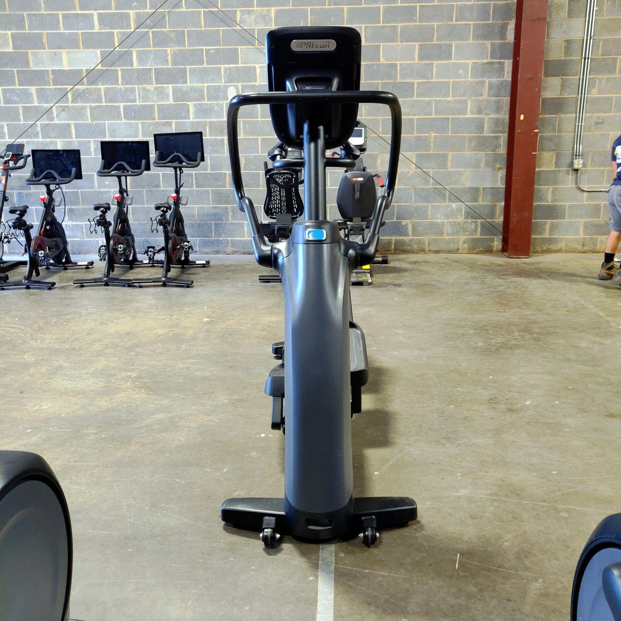 Precor EFX 833 Elliptical w/Converging Crossramp + p31