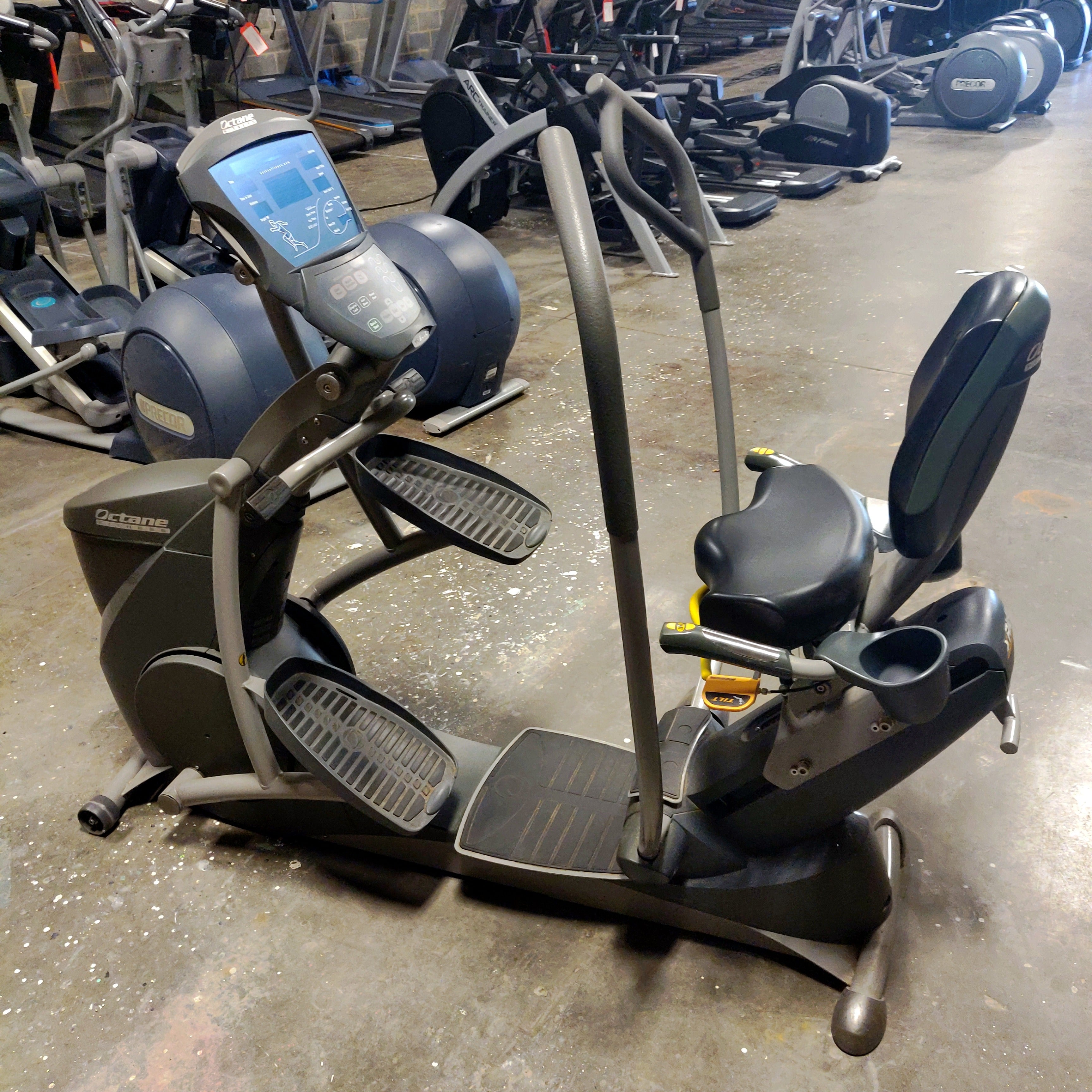 Octane Fitness XR6000 Seated Elliptical
