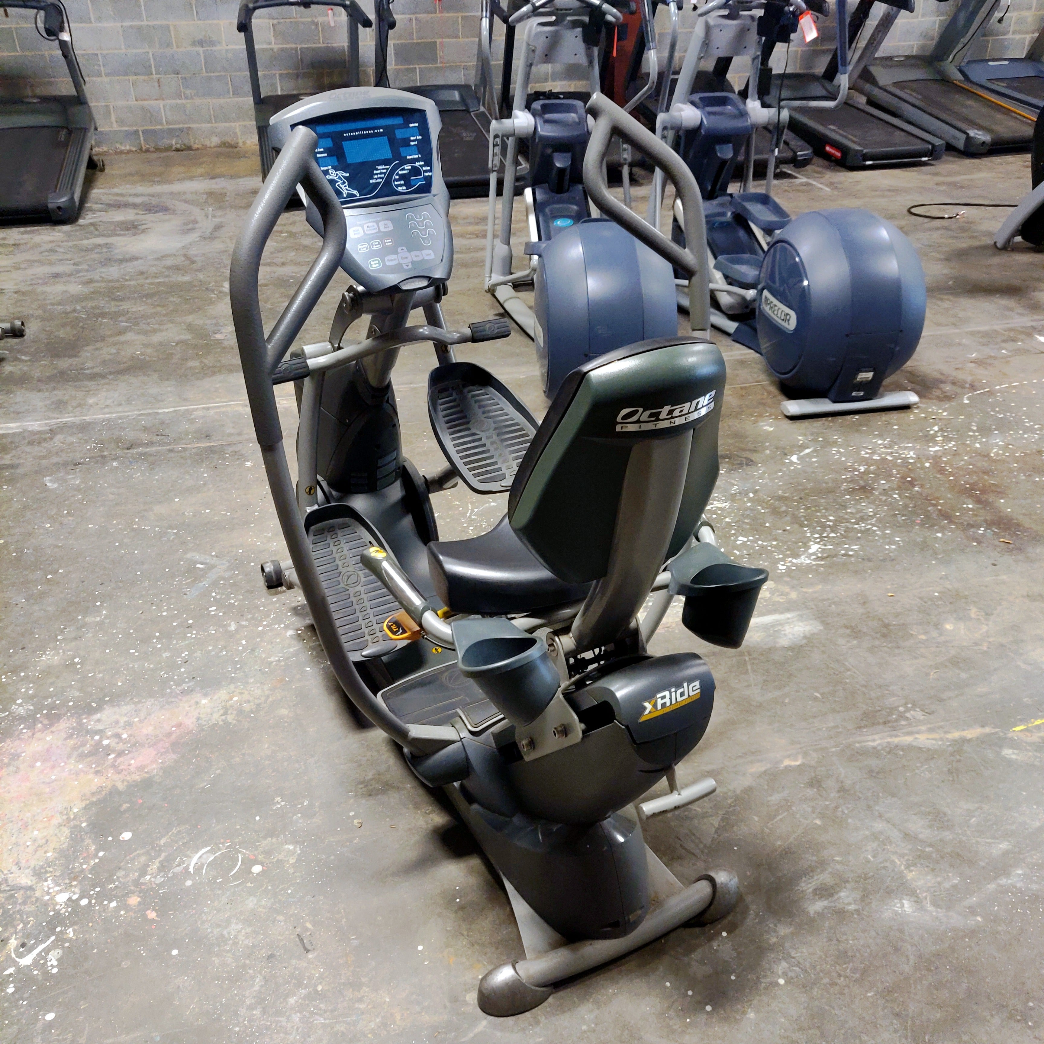 Octane Fitness XR6000 Seated Elliptical
