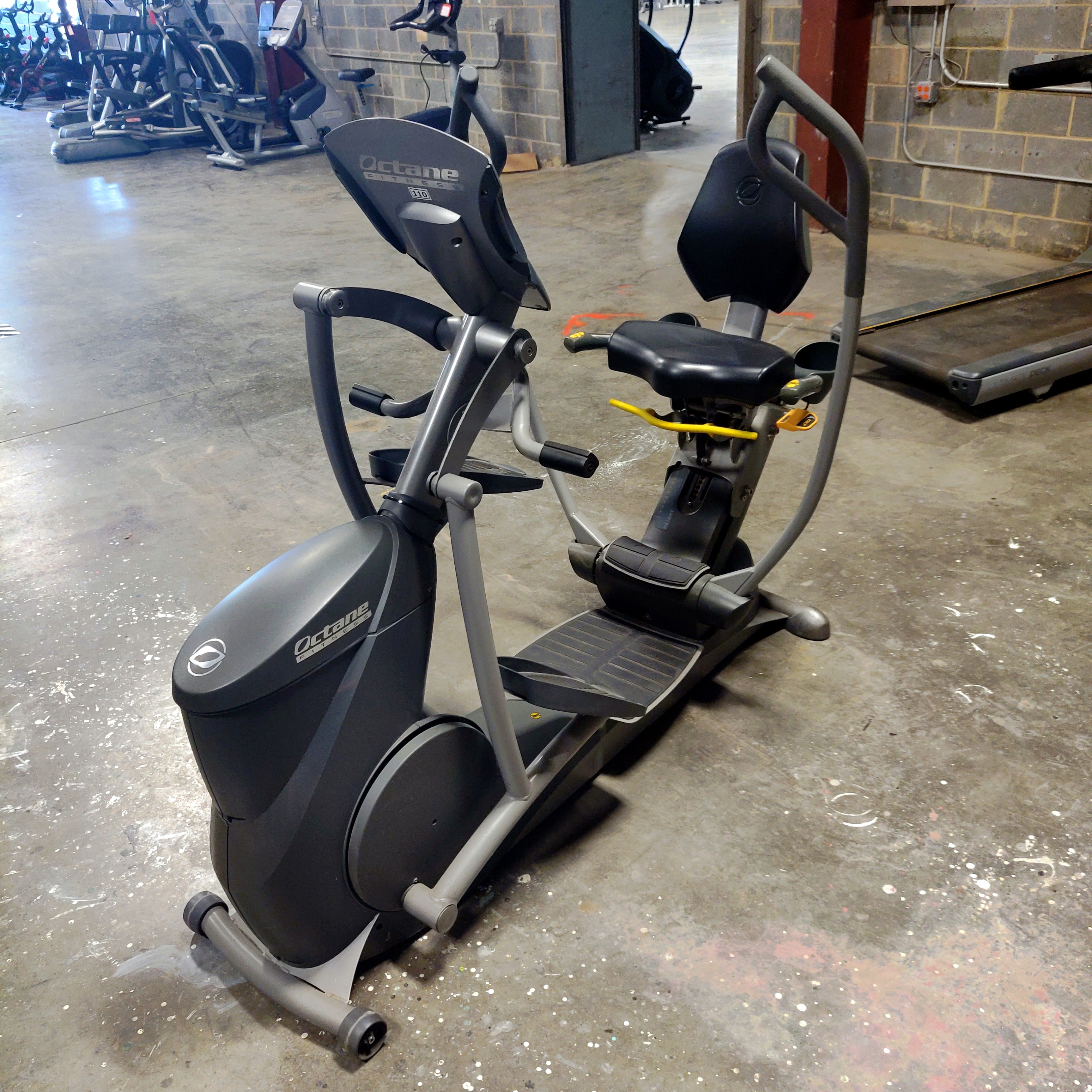 Octane Fitness XR6000 Seated Elliptical