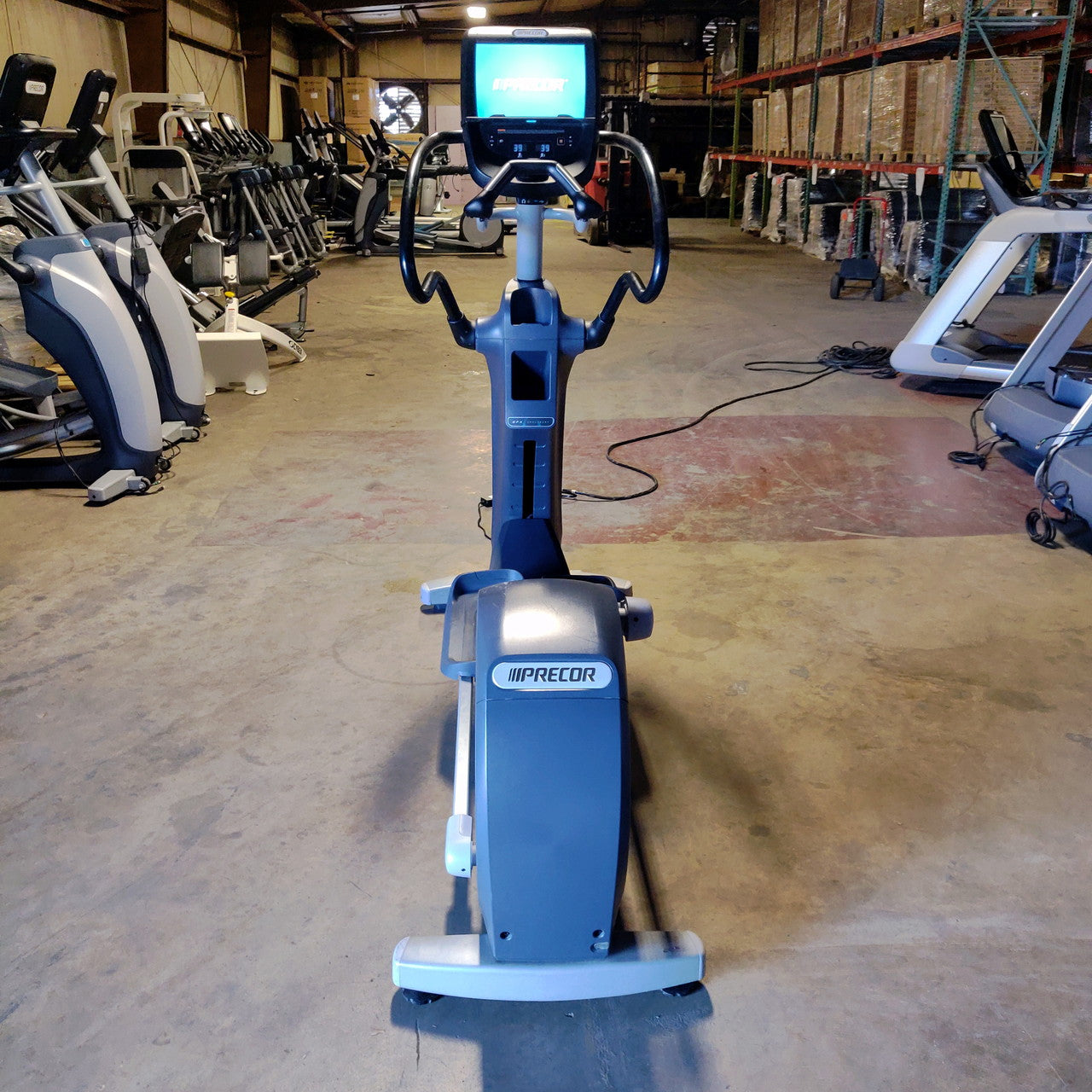 Precor EFX 883 Elliptical Lower Body Crosstrainer w/p82 Console