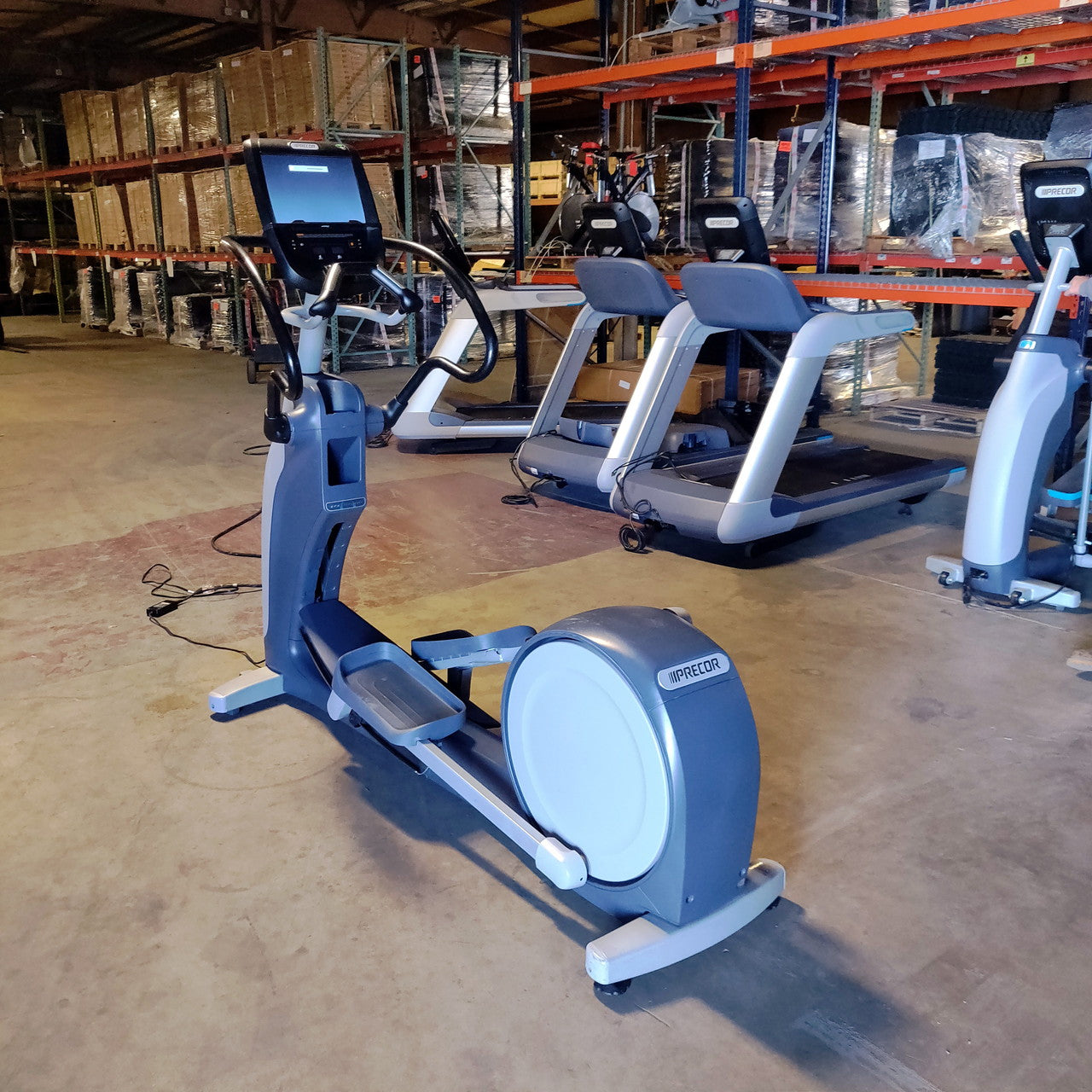 Precor EFX 883 Elliptical Lower Body Crosstrainer w/p82 Console