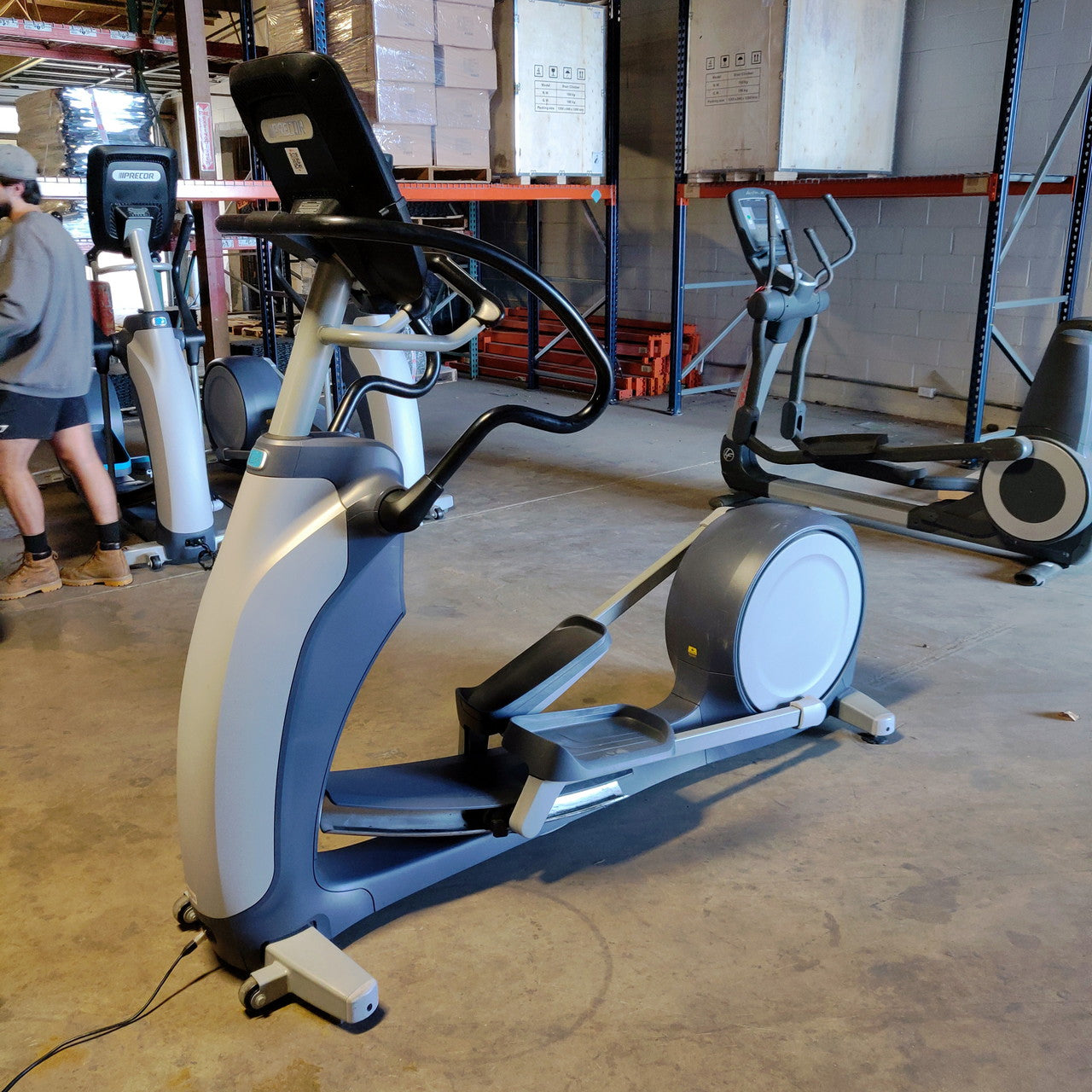 Precor EFX 883 Elliptical Lower Body Crosstrainer w/p82 Console