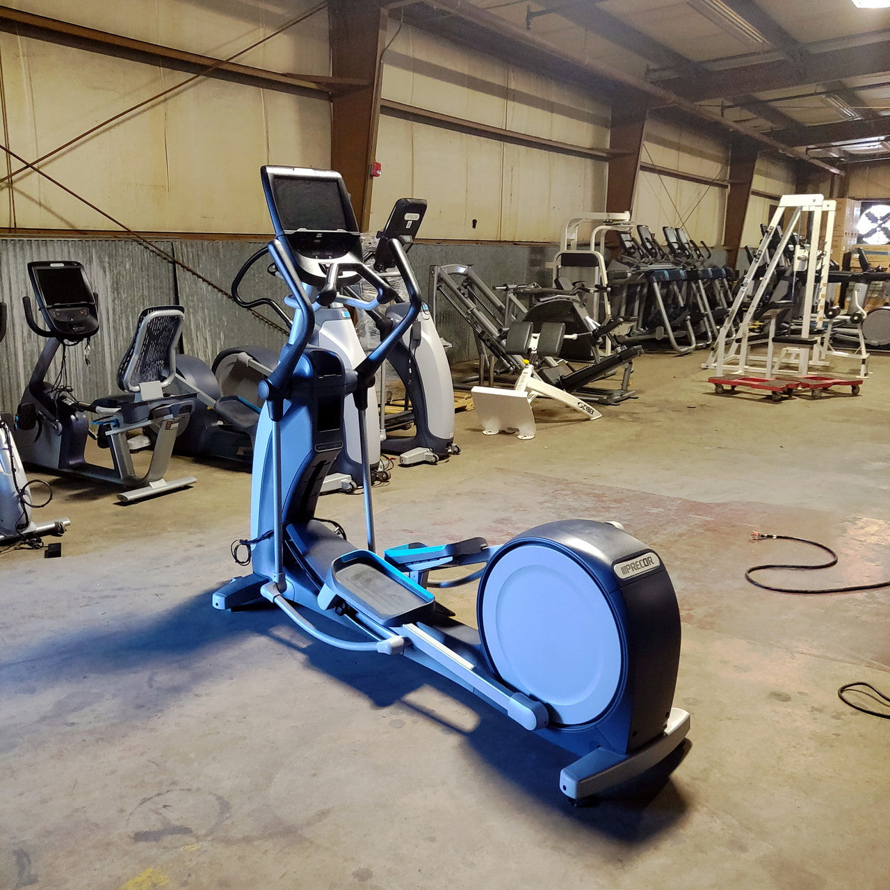 Precor EFX 885 Total Body Elliptical w/Converging Crossramp + p82 Console