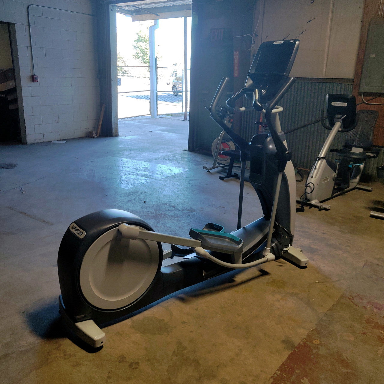 Precor EFX 885 Total Body Elliptical w/Converging Crossramp + p82 Console