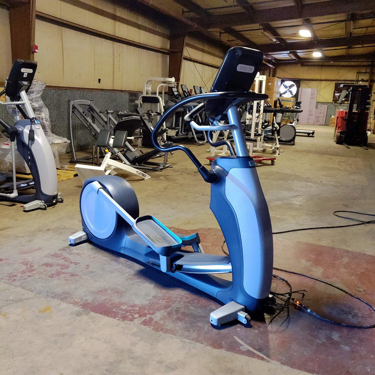 Precor EFX 883 Elliptical Lower Body Crosstrainer w/p82 Console