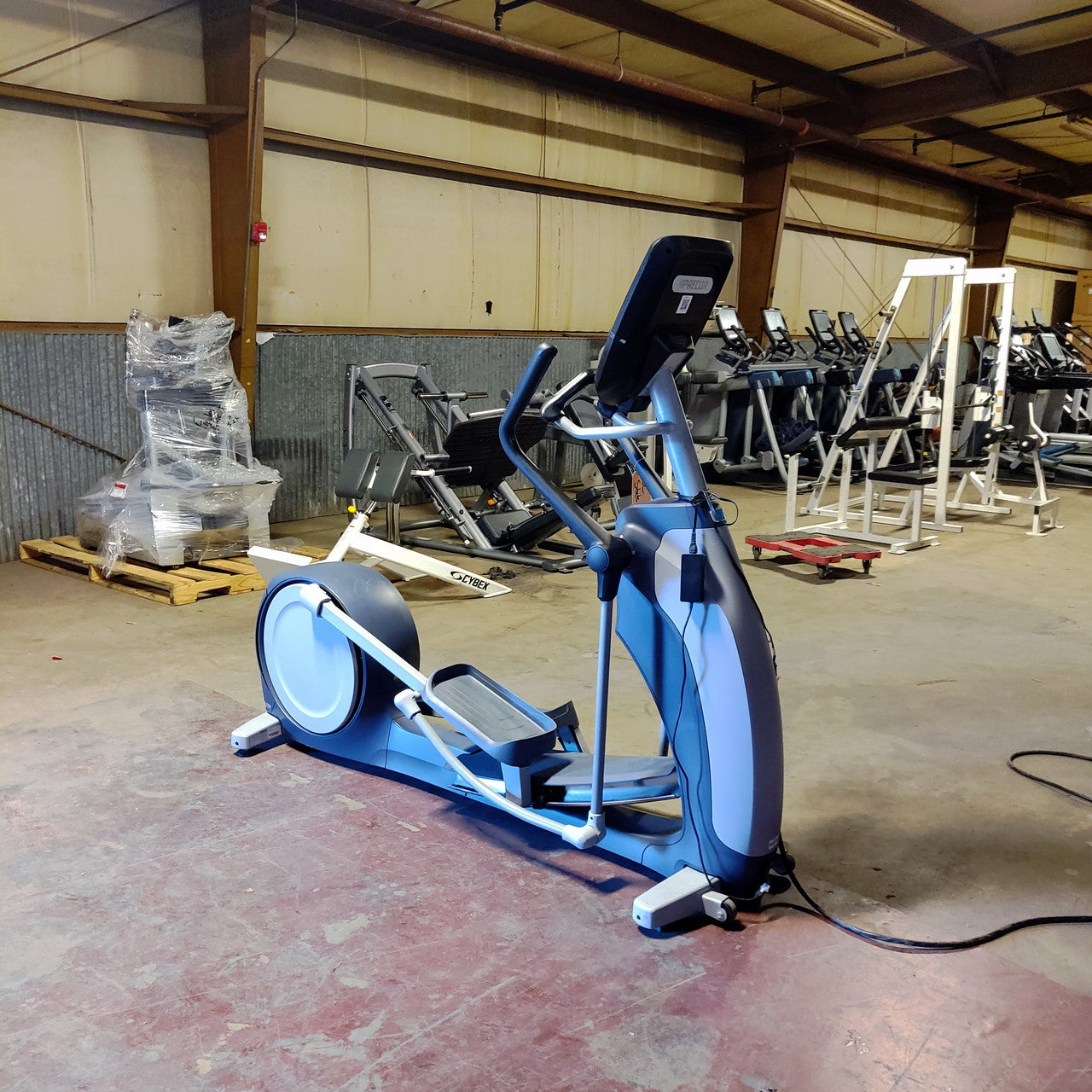 Precor EFX 885 Total Body Elliptical w/Converging Crossramp + p82 Console