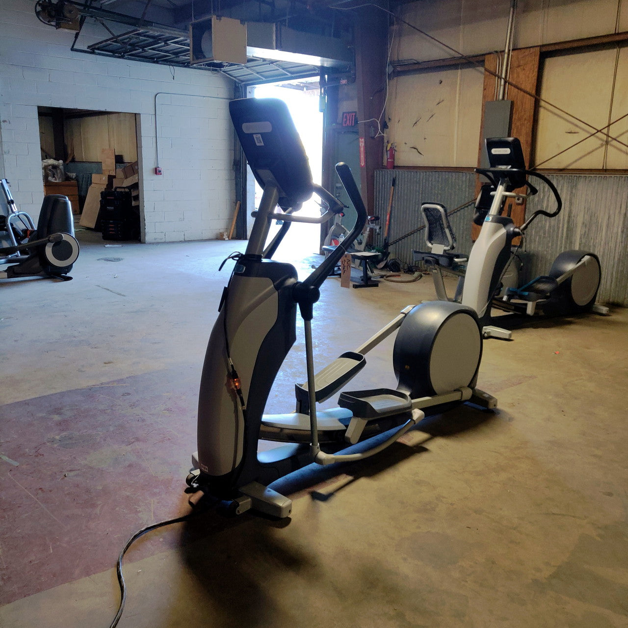 Precor EFX 885 Total Body Elliptical w/Converging Crossramp + p82 Console
