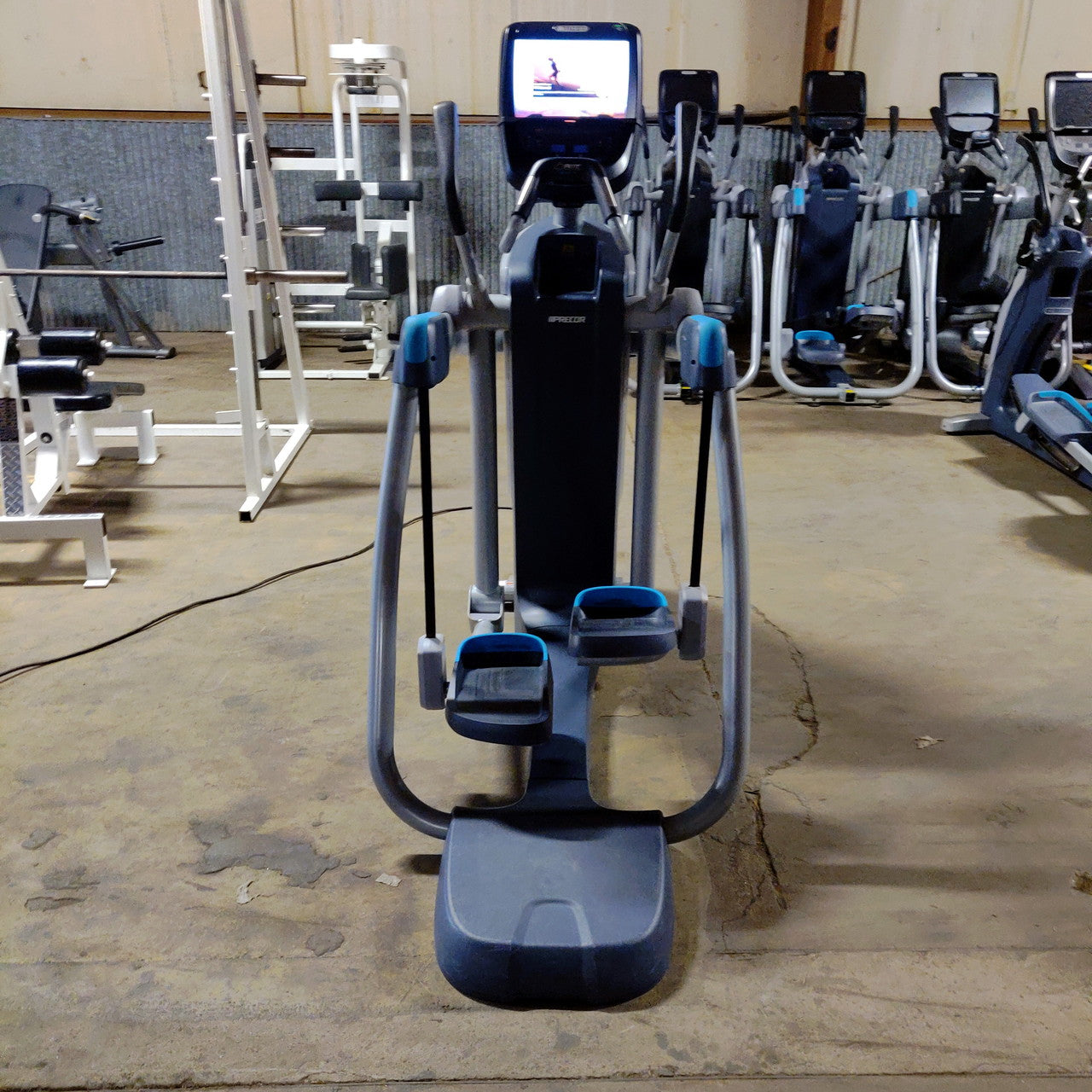Precor AMT 885 with Open Stride w/P82 Console