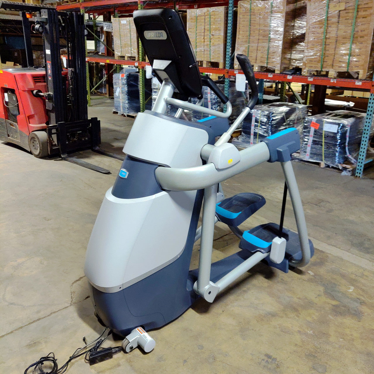 Precor AMT 885 with Open Stride w/P82 Console