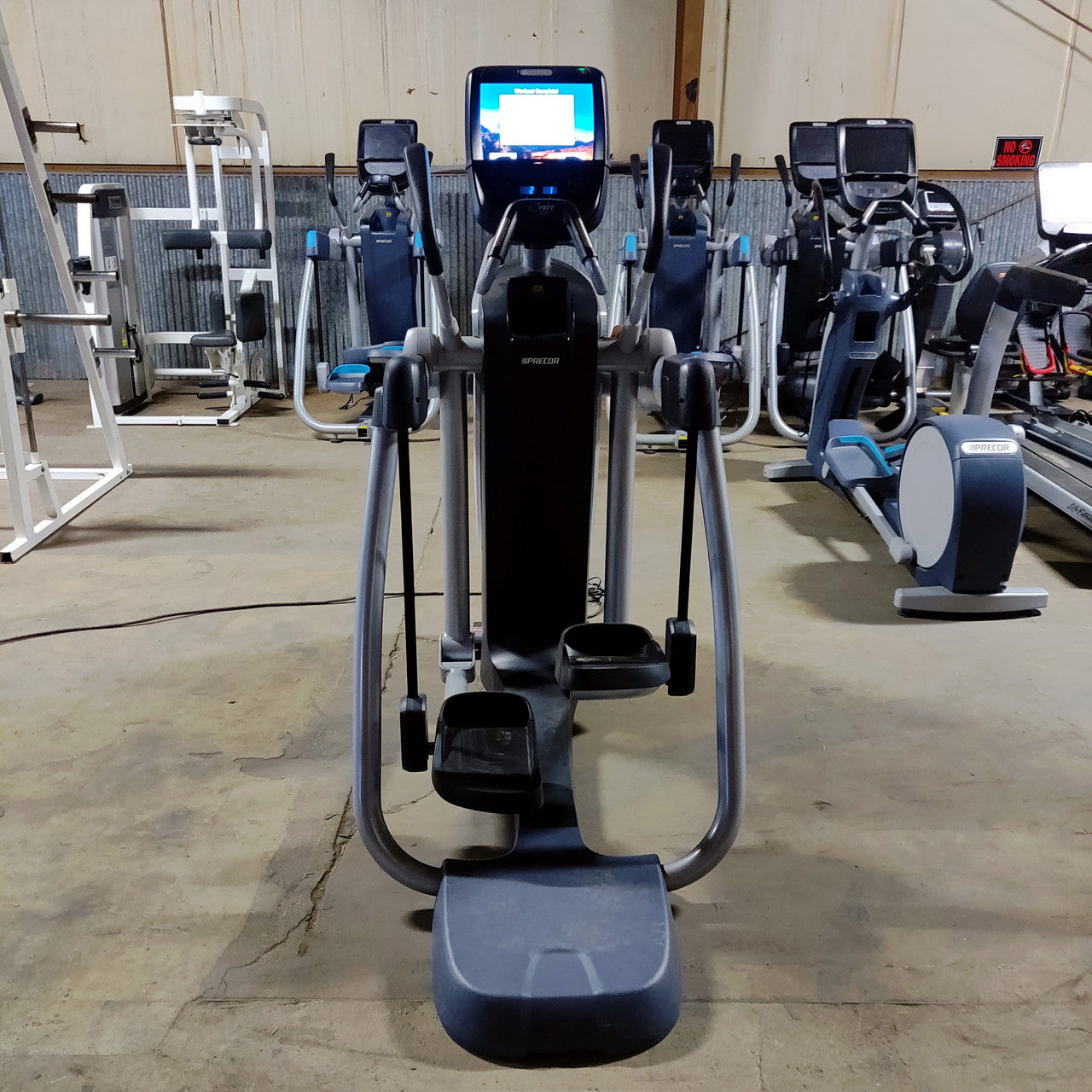 Precor AMT 885 with Open Stride w/P82 Console