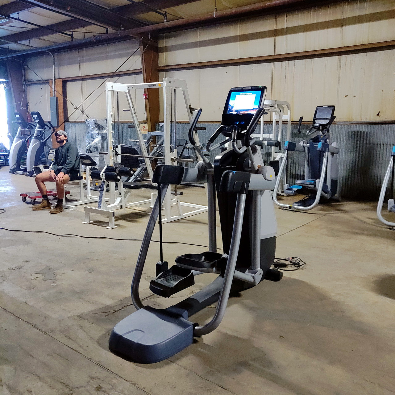 Precor AMT 885 with Open Stride w/P82 Console