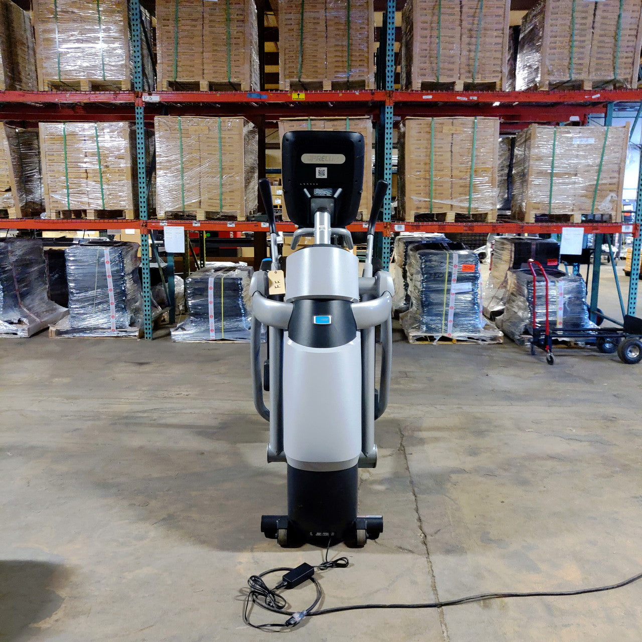 Precor AMT 885 with Open Stride w/P82 Console