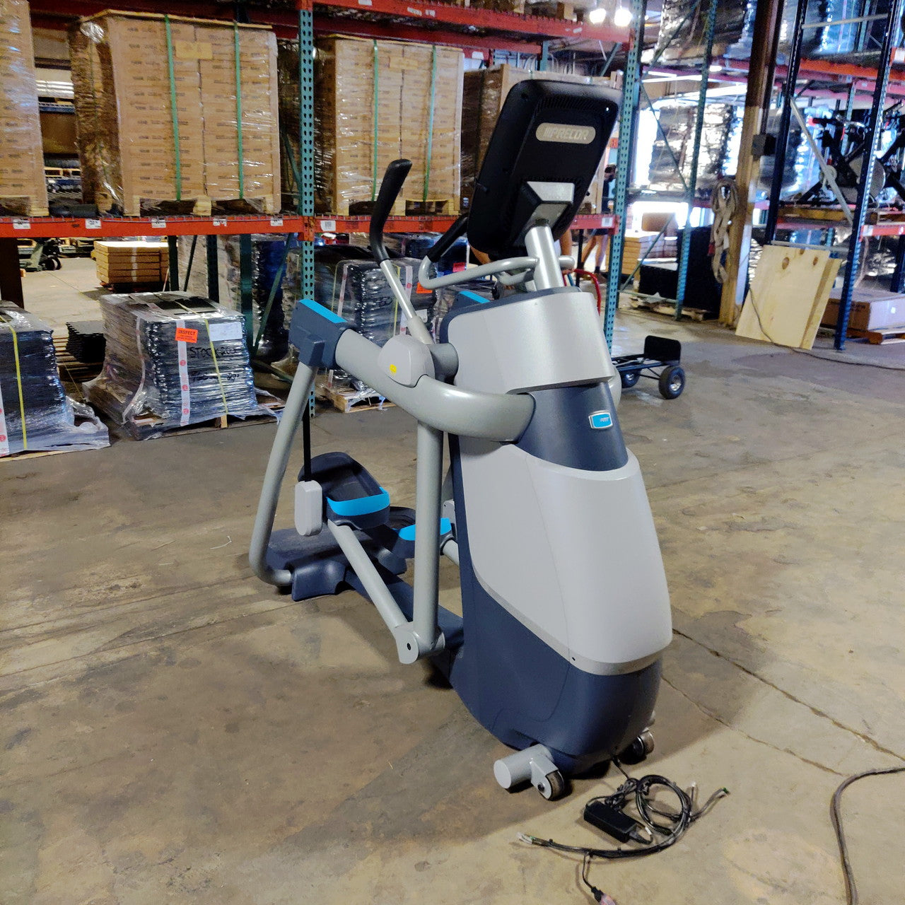 Precor AMT 885 with Open Stride w/P82 Console