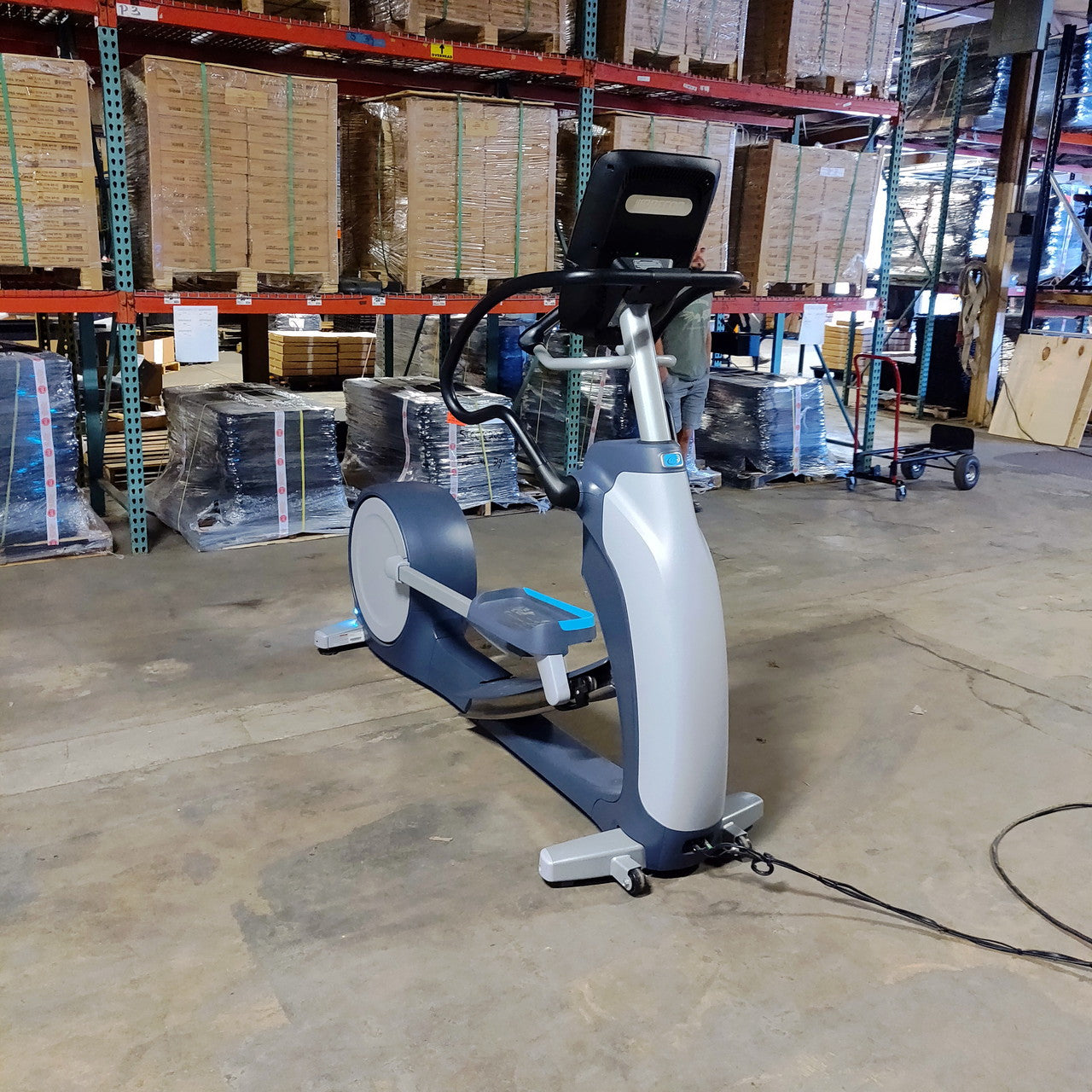 Precor EFX 883 Elliptical Lower Body Crosstrainer w/p82 Console