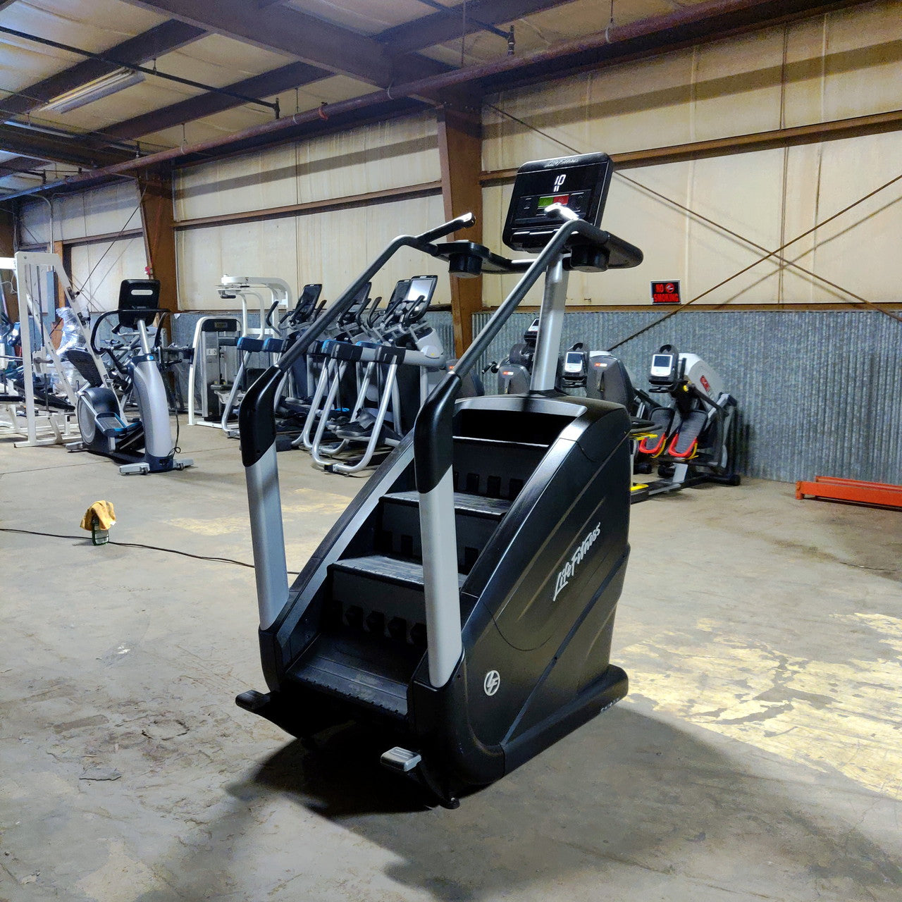 Life Fitness PowerMill Climber 95P  w/ Integrity C Console