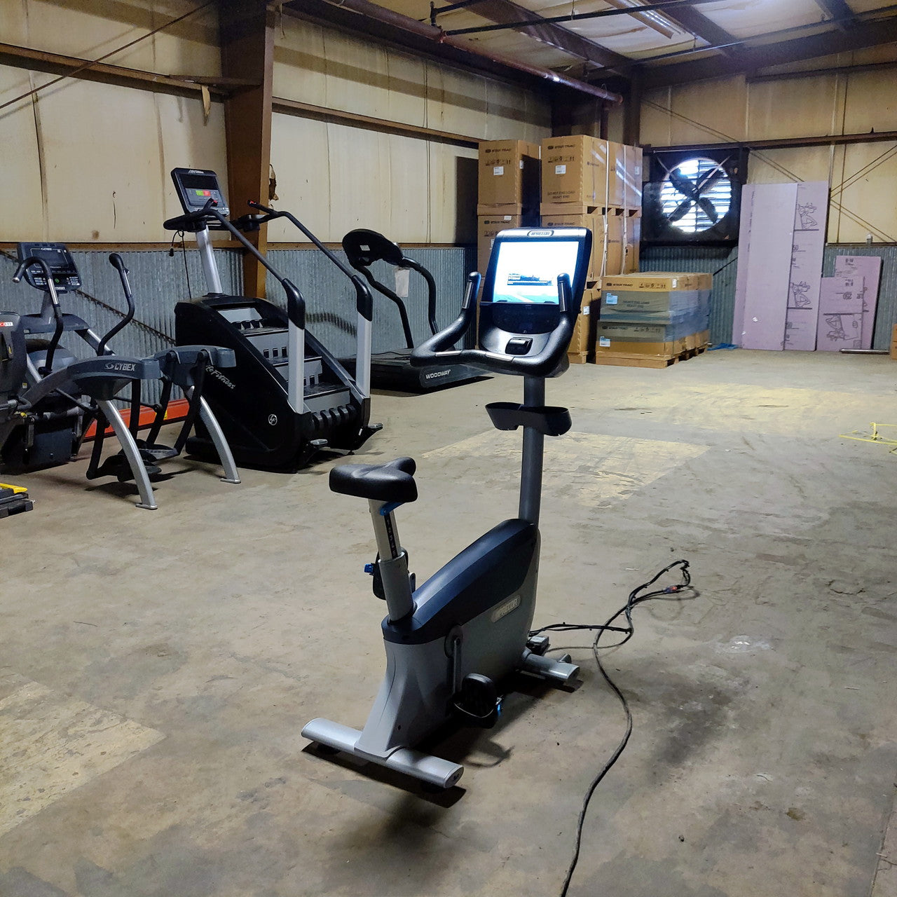 Precor UBK 885 Upright Bike w/ P82 Console