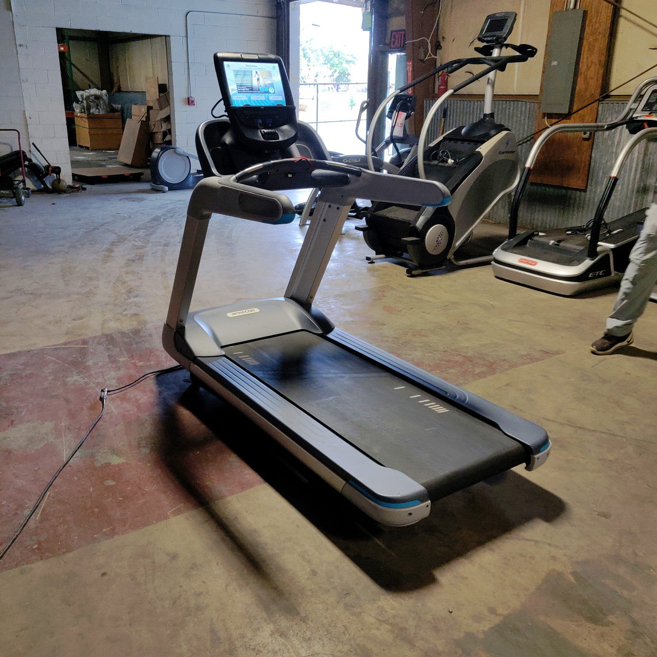 Precor TRM 885 Treadmill w/P82 Console