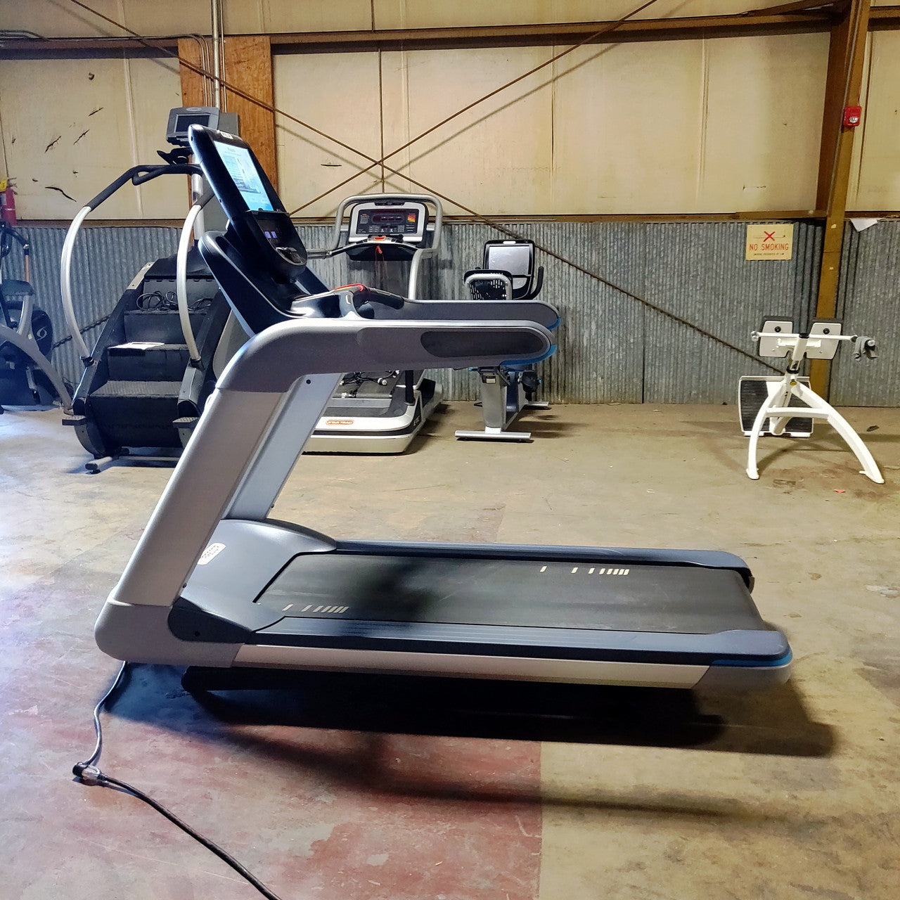 Precor TRM 885 Treadmill w/P82 Console