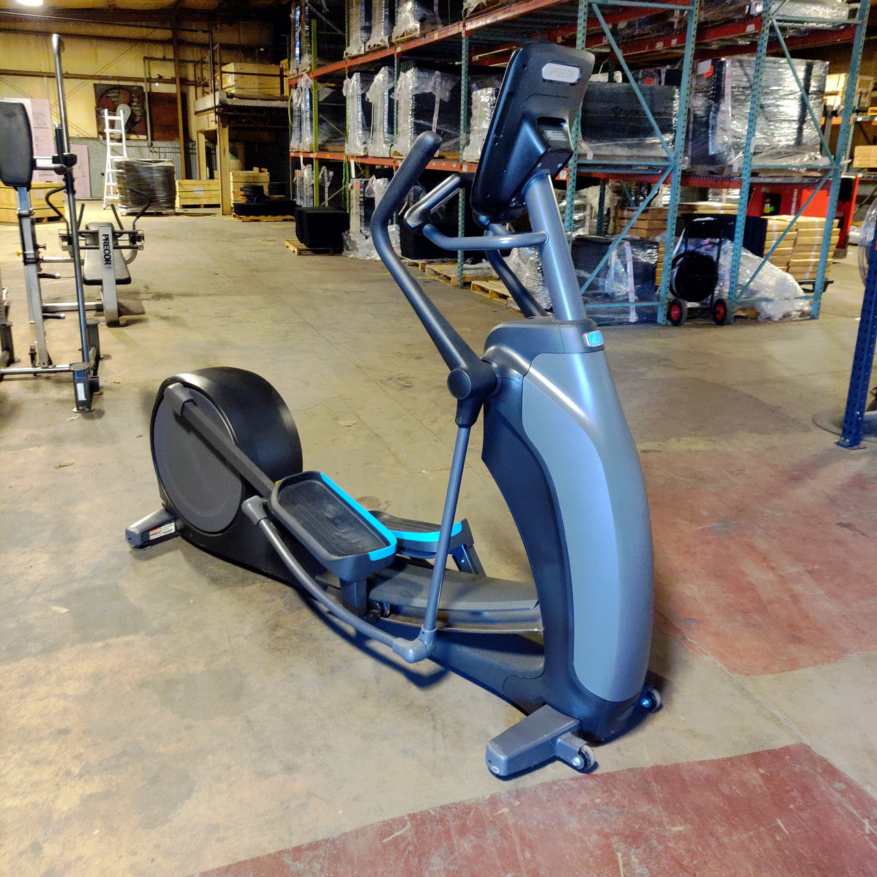 Precor EFX 835 Elliptical w/Converging Crossramp + p31 Console