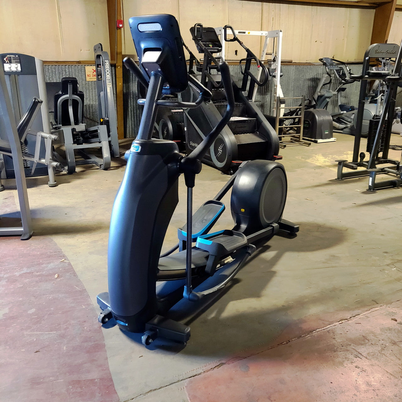 Precor EFX 835 Elliptical w/Converging Crossramp + p31 Console