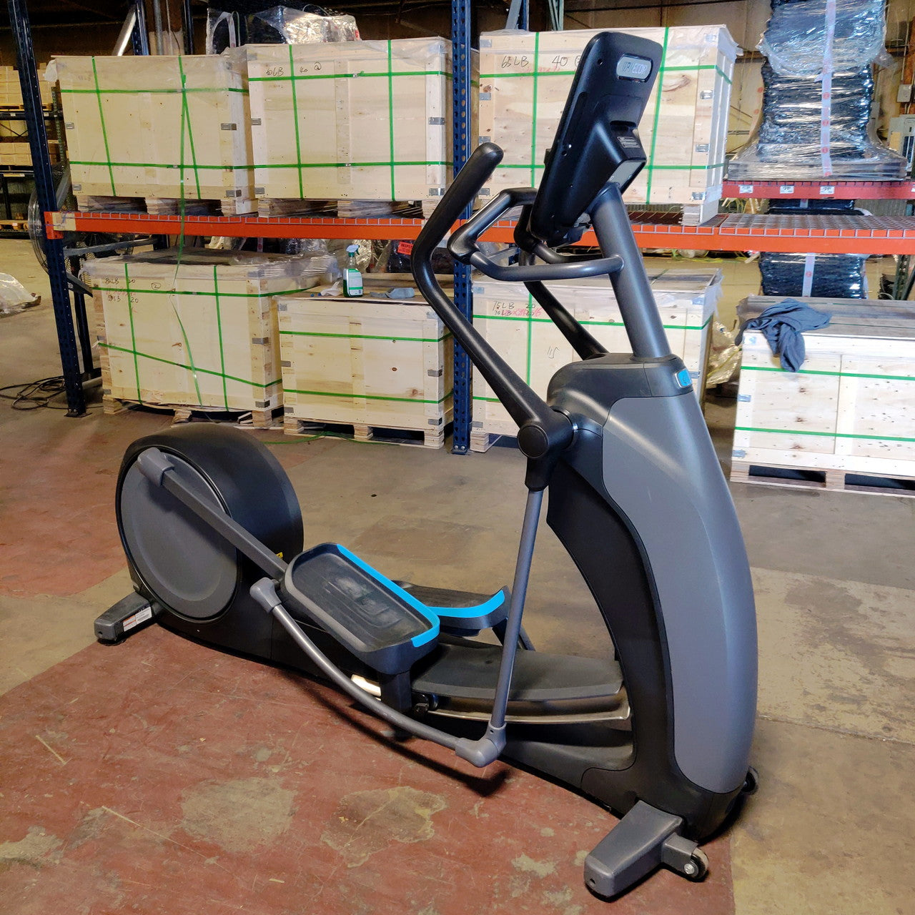 Precor EFX 835 Elliptical w/Converging Crossramp + p31 Console