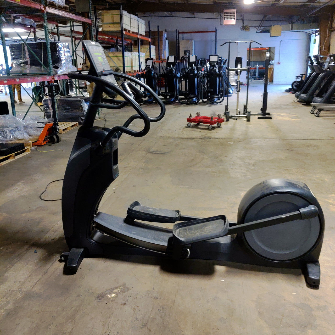 Precor EFX 833 Lower Body Elliptical w/Converging Crossramp + P31 Console