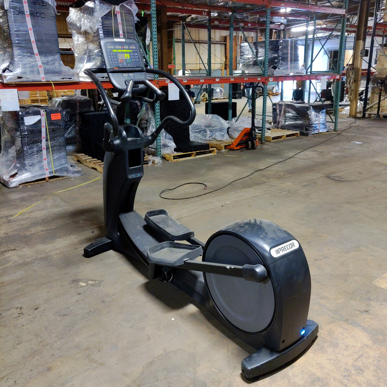 Precor EFX 833 Lower Body Elliptical w/Converging Crossramp + P31 Console