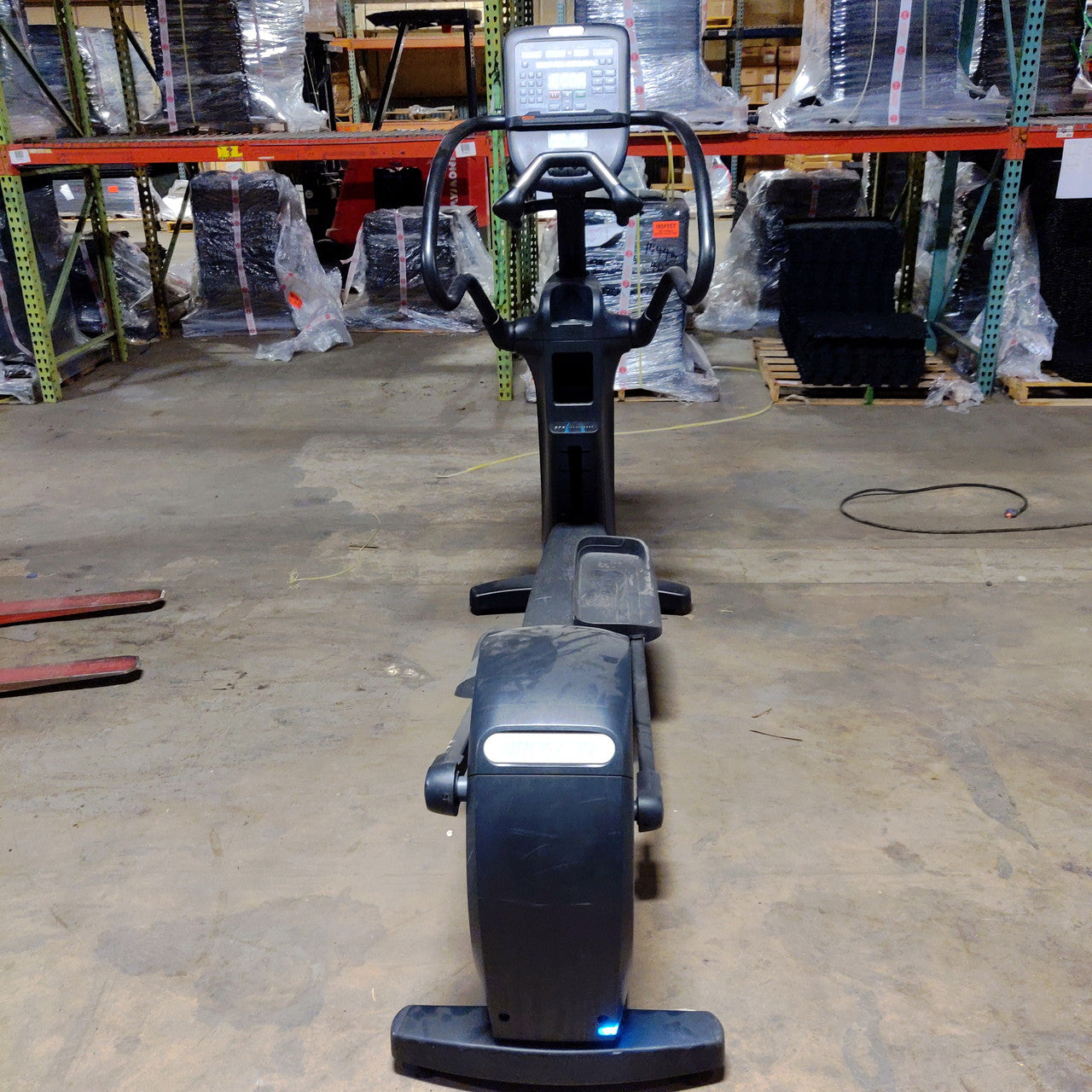 Precor EFX 833 Lower Body Elliptical w/Converging Crossramp + P31 Console