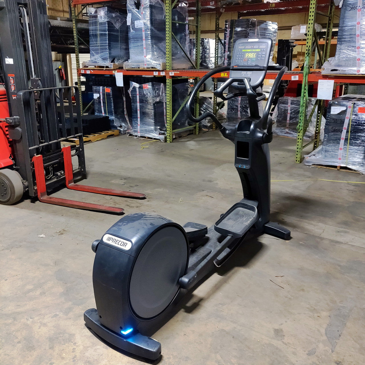 Precor EFX 833 Lower Body Elliptical w/Converging Crossramp + P31 Console